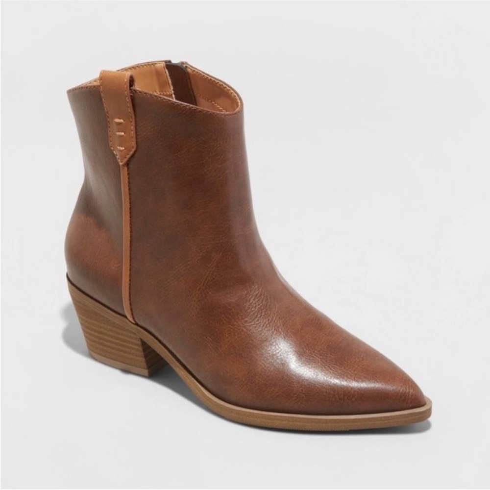 Women's Universal Thread Shoes Universal Thread Marlow Western Boots 6 in Brown